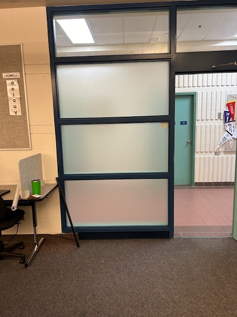 FMPSDOM's tweet image. One of our schools received some new window frosting to help make this classroom a secure place.  @FMPSD @FMPSDOM #DoingWhatsBestForKids