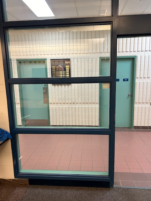 FMPSDOM's tweet image. One of our schools received some new window frosting to help make this classroom a secure place.  @FMPSD @FMPSDOM #DoingWhatsBestForKids
