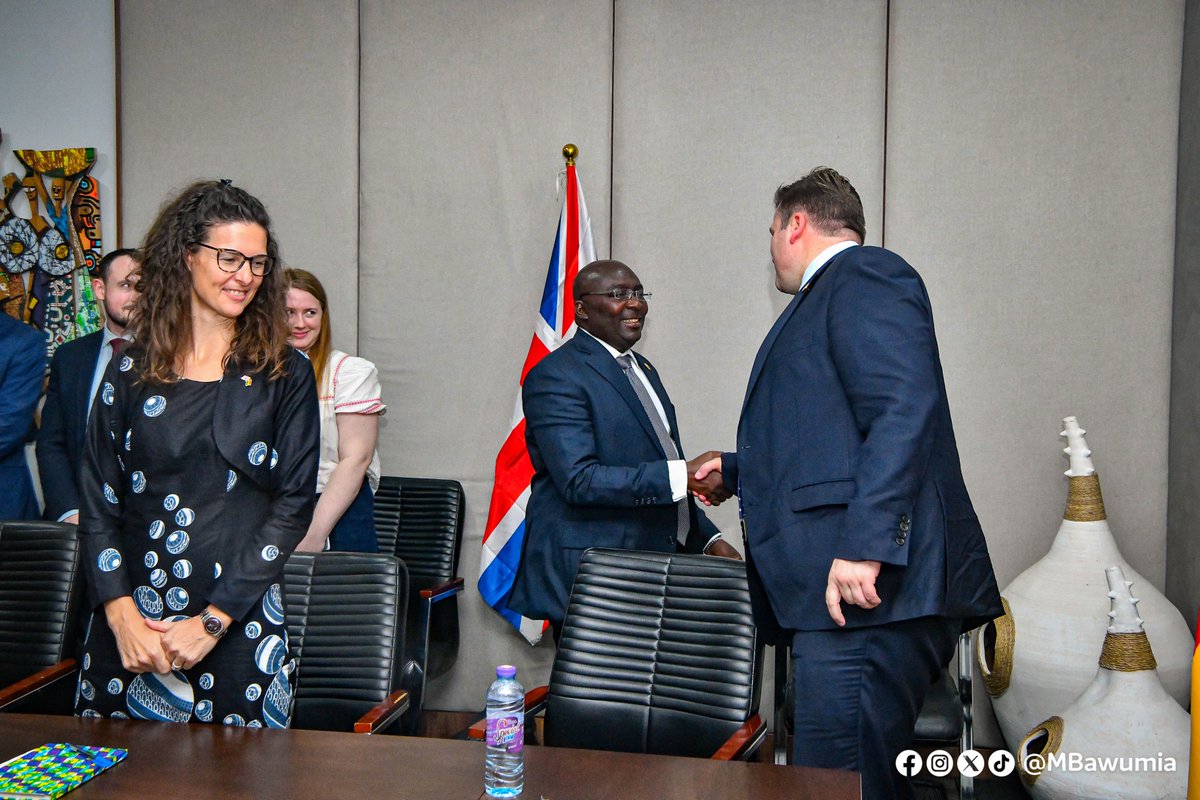 MBawumia's tweet photo. This evening, I held bilateral discussions with the Rt. Hon. @JSHeappey MP, UK Minister for the Armed Forces at the Jubilee House. 

Our fruitful deliberations, focused on strengthening Ghana's security and defence relationship with the UK, through the UK - Ghana Security Dialogue. 

We also discussed emerging threats in the West Africa sub-region, and Ghana's strategic role in contributing to the maintenance of regional security, including maritime security in the Gulf of Guinea.