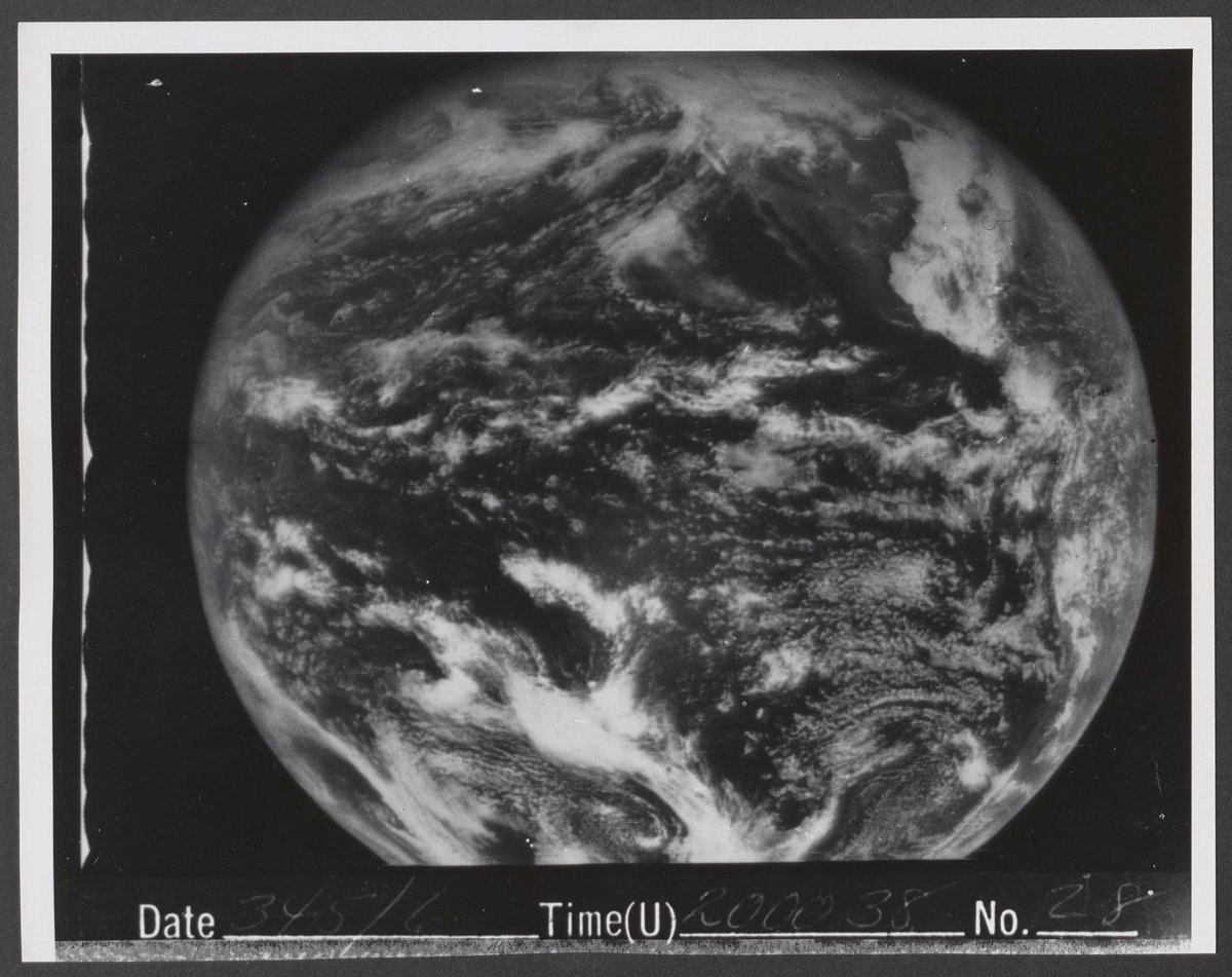 GOESguy's tweet image. The Spin-Scan Cloud Camera (@UW_AOS @UWSSEC) on @NASAEarth ATS-1 was launched on this day (#OTD) in 1966: nssdc.gsfc.nasa.gov/nmc/experiment… &quot;Then&quot; image: SSCC visible image from Dec 11, 1966 and a &quot;Now&quot; composite image from @NOAASatellites #GOES16 ABI (specially reprocessed). #geo2grid
