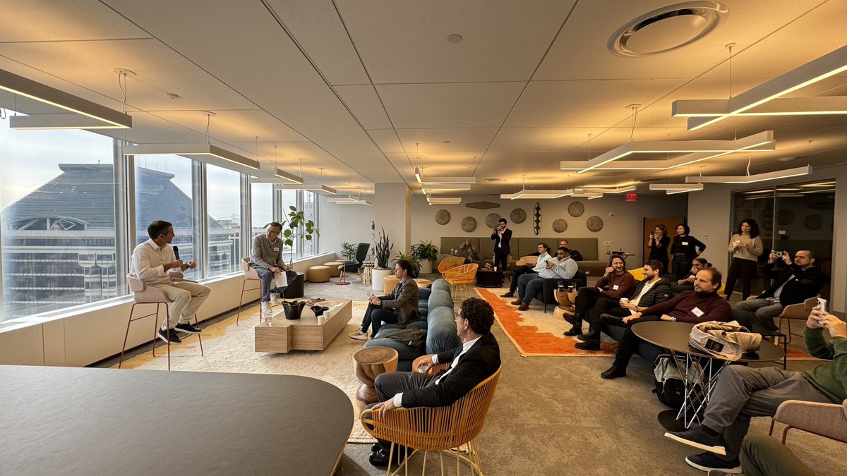 Evet doğru görüyorsunuz <a href="/NYSE/">NYSE 🏛</a> de ekranlarda <a href="/figopara/">Figopara</a>.  <a href="/endeavor_global/">Endeavor</a> in özel çekimindeydik. Her zamanki gibi ilham aldığımız bir program oldu 🚀
Gelecekte gong çalmaya gelmek için daha sıkı çalışmaya devam. Tüm <a href="/figopara/">Figopara</a> ekibinin gücü ile daha iyilere…