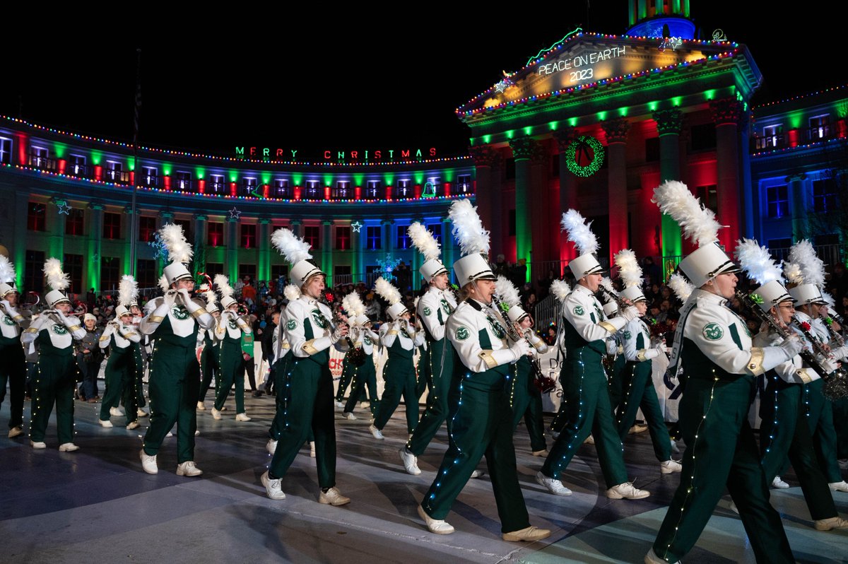ColoradoStateU's tweet image. Sleigh, @csumband 🛷 ✨
Sights from the Parade of Lights in Denver last weekend 🎷🎺 🥁