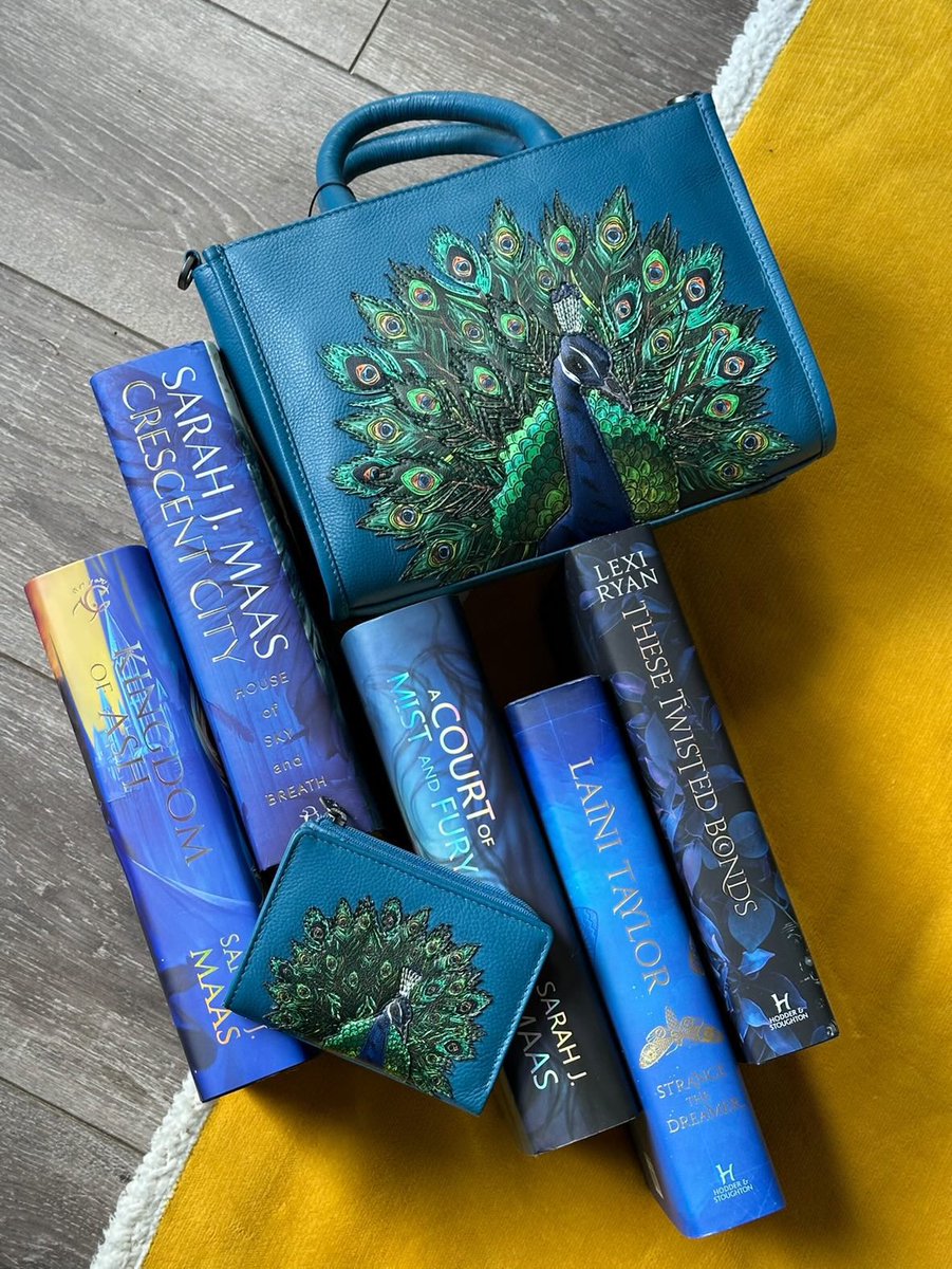 Peacock Plume Bag and Purse 🦚 yoshigoods.com #yoshigoods #peacock #books