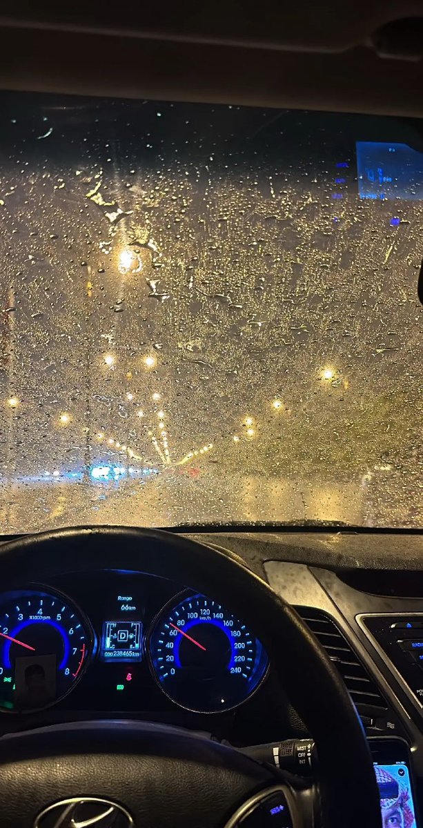 hoooh431's tweet photo. عشوائيات امطار امس🫶❤ https://t.co/CAoHDxpI6A