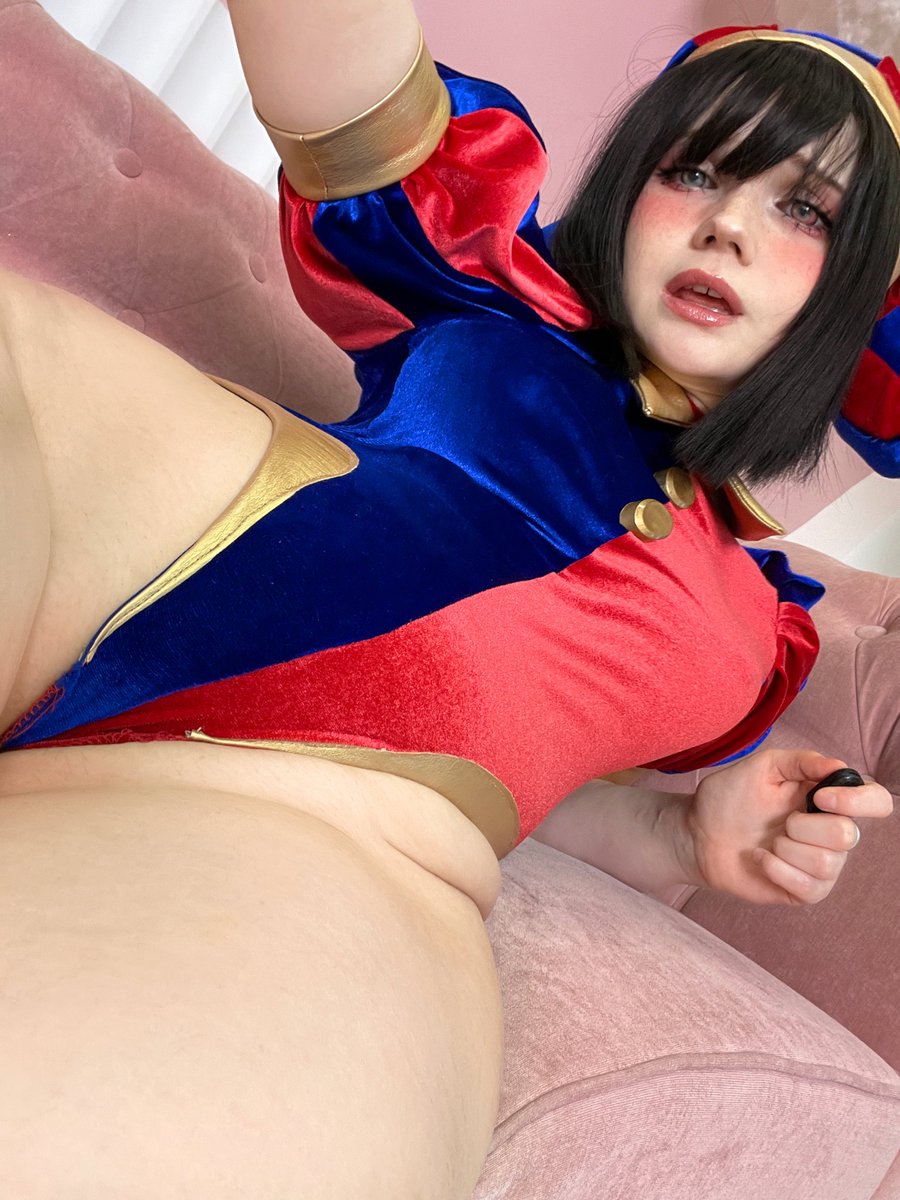 Honeyanime2's tweet photo. Rate Pomni's thighs❤️💙 https://t.co/u3xaRxyftZ