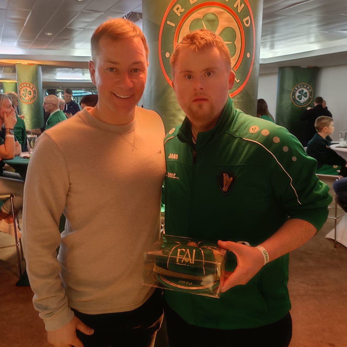 Former Dundalk FC player and FAI Football For All coach Paul Smyth presented Jamie Linden with his Republic of Ireland cap before the recent international game with New Zealand at the Aviva Stadium.

🇮🇪 Jamie represented the FAI National Futsal squad for players with Down