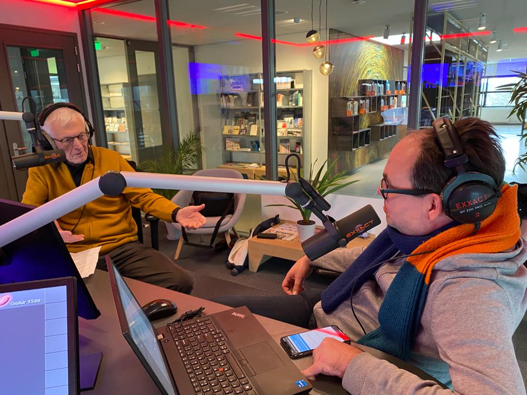 zaterdagmidlive's tweet photo. #UitgelichtExtra 213: De Barendrechtse filmmaker Bas Romeijn heeft een #videoblog en #filmarchief met 'retrofilms' uit de regio #Barendrecht en #Rotterdam. Bas Romeijn is een amateurfilmer. Beluister het interview op onze website: https://t.co/flqgj70Kjw https://t.co/NwfIyVTxgR