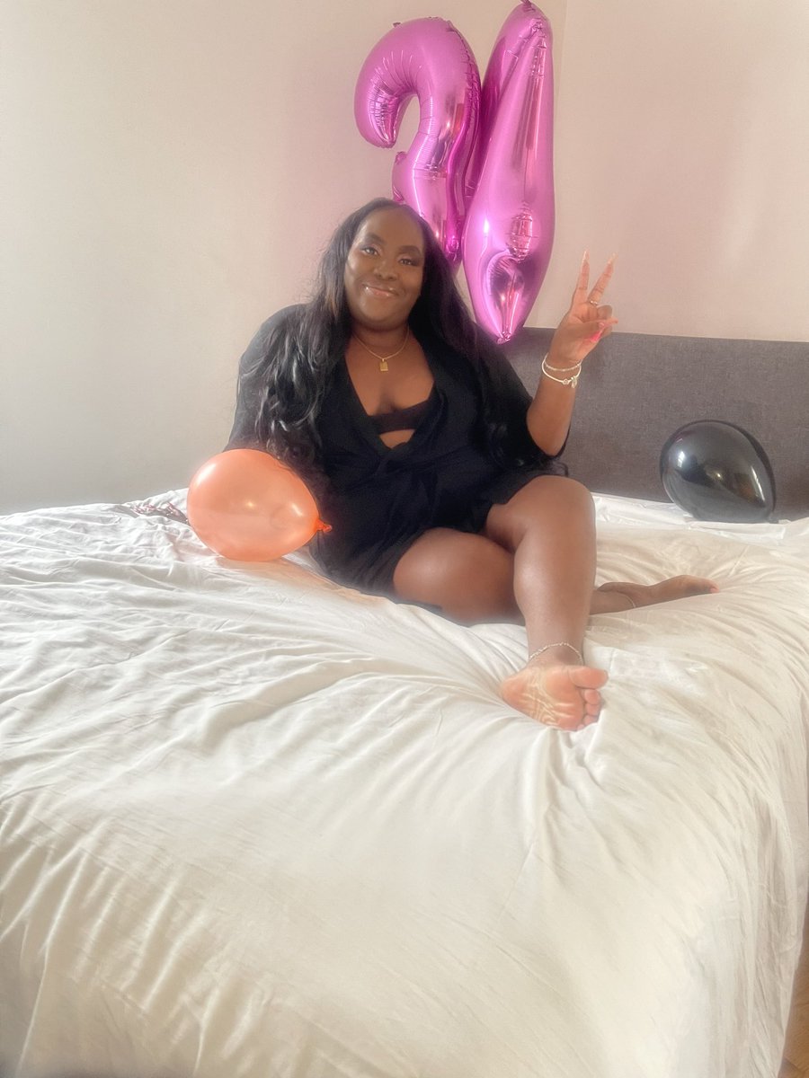 MsDecember's tweet photo. 34 years young https://t.co/EW7f1RVkWC
