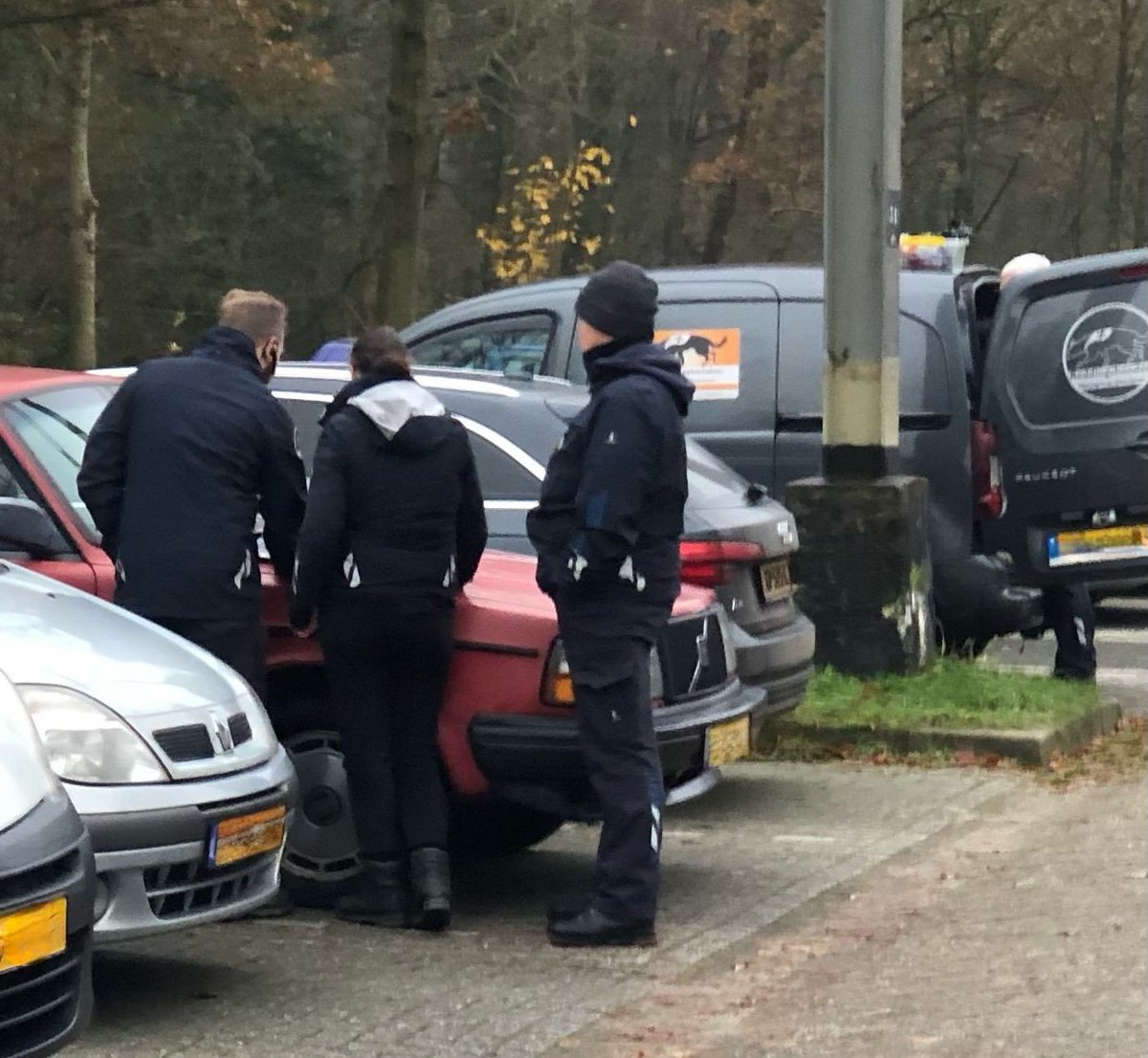 𝗦𝗽𝗼𝗲𝗱 𝘇𝗼𝗲𝗸𝗮𝗰𝘁𝗶𝗲 𝗪𝗶𝗷𝗵𝗲 𝟱-𝟭𝟮-𝟮𝟬𝟮𝟯
Na contact met de familie en lokale politie gingen we vanmiddag met spoed naar Wijhe voor een zoekactie. Een 94-jarige verwarde man werd sinds vannacht vermist, wat mede zeer zorgelijk was in verband met de temperatuur.