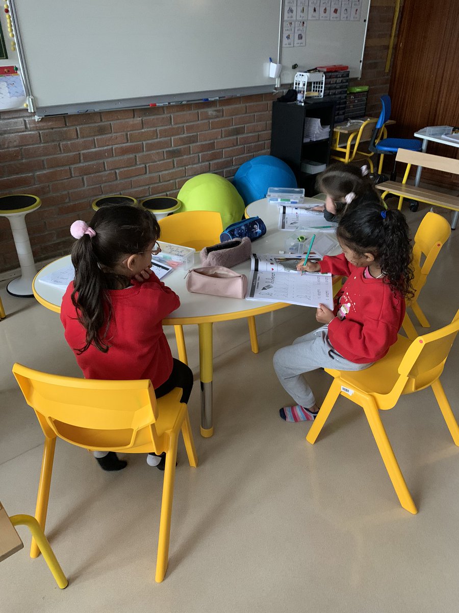 CroattoSandrine's tweet photo. #CNR #NEFLE 
De la promesse à la réalisation !
Nos classes équipées en mobilier flexible @CiteEdMetzBorny pour enseigner côte à côte, coopérer et adapter l’organisation aux besoins des élèves #differenciation #groupesdeniveaux 
@Dsden57 @RLaganier @HuartJean @GabrielAttal https://t.co/74QIHiaL1U