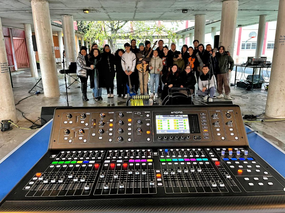 Torrelavega_es's tweet photo. 🔊La Escuela Municipal de Música colaborará con el módulo de ‘Control de sonido directo’ que se imparte dentro del ciclo formativo ‘Sonido para Audiovisuales y Espectáculos’ en el #IESZapatón
#EscueladeMúsica #Torrelavega #Torrelaveganízate 
https://t.co/i4bBlLvHUR https://t.co/WxnBtBrujY
