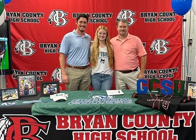 Skylarlee2024's tweet photo. It is officially OFFICIAL I’m a BOBCAT!!!💚💙Thank you to everyone that has helped me get to where I am today @GCSU_Softball @CoachBellamy4 https://t.co/nUJE1yfbex
