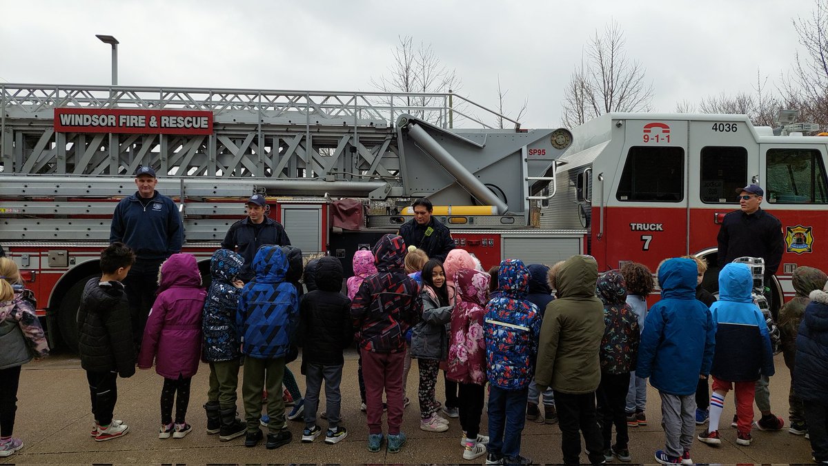WindsorFire1's tweet photo. Grade 1 students at David Suzuki @gecdsbpro Public School had a morning full of #FIRESAFETY and a visit from the crew of Truck 7. #Smokealarms #StopDropRoll #2waysout #escapeplanning #getlowandgo https://t.co/ZO0UtEwvuI