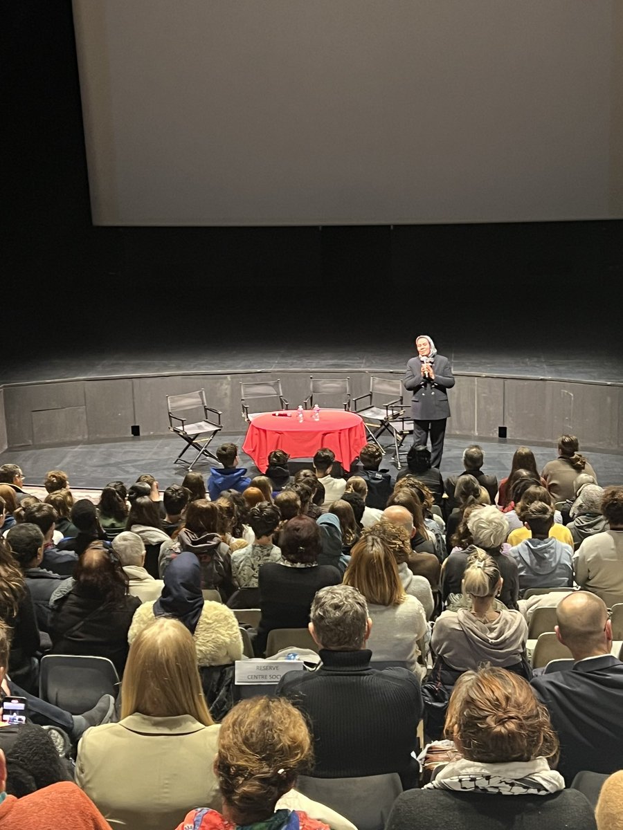 Je suis très honorée d’avoir été conviée à Manosque ce mardi devant un grand public où j’ai pu échanger avec des parents, des jeunes et des actifs du monde associatif. Je remercie du fond du cœur les élus de Manosque pour ma venue. #paix #jeunesse #tolérance #vivreensemble