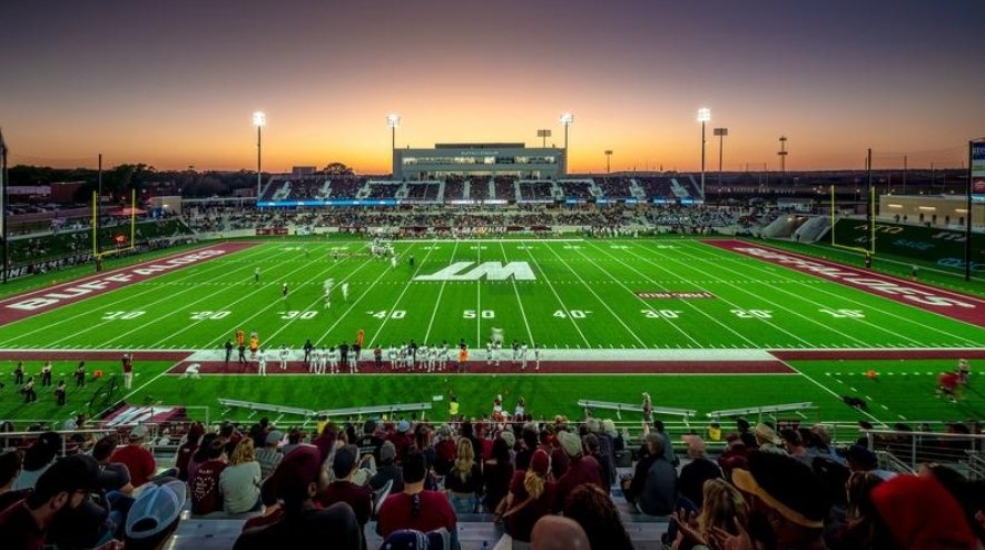 Thank you to @coachjrick and @WTAMUFootball for stopping by to check our players! Coach Richter, @CoachJoshLynn , and the WTAMU staff are doing it the right way!! @etxhsfb #straightlinerecruiting #txhsfb