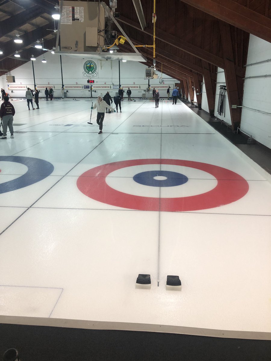 JBettencourt72's tweet photo. Curling 🥌 @RegiNotreDame is back ! https://t.co/BNntz9MpkR