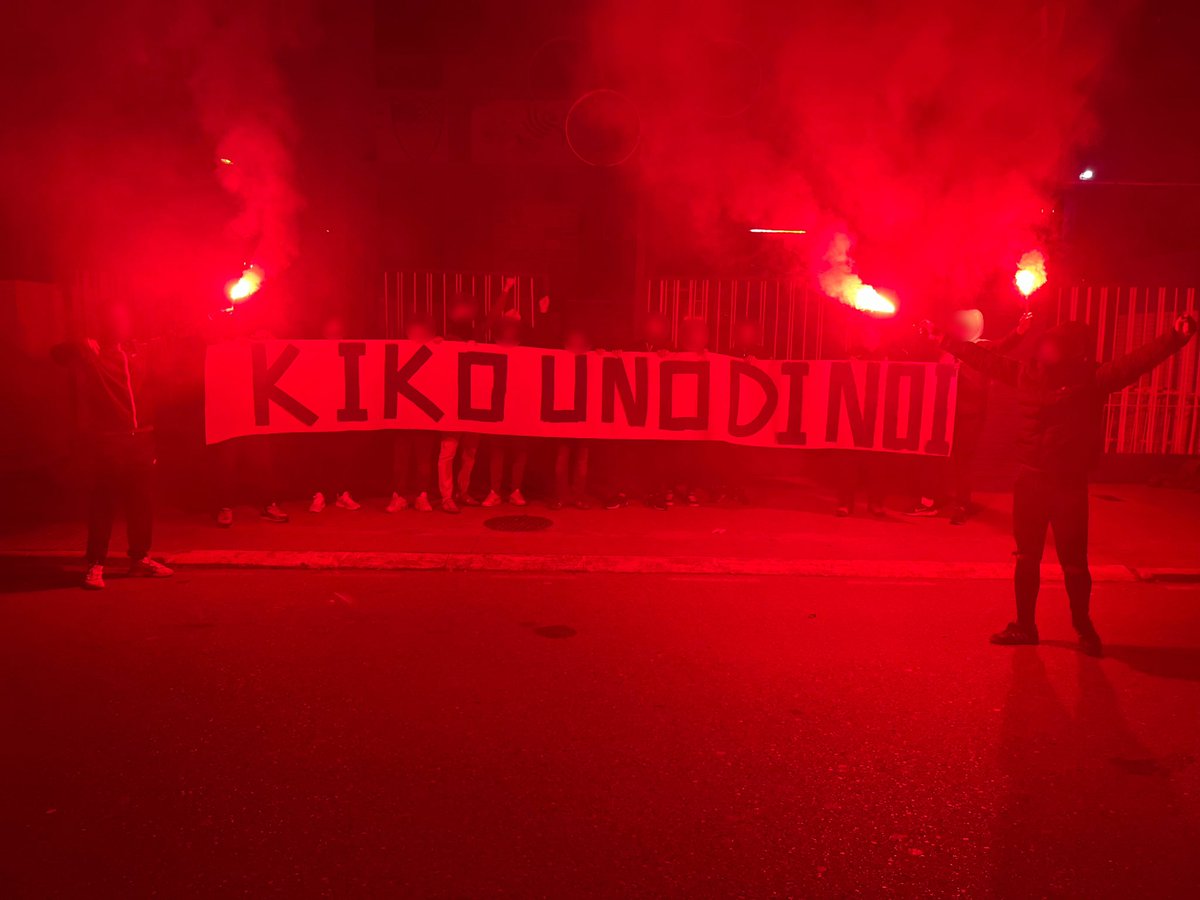 mollerussa13's tweet photo. Perque una cosa la tenim clara, la gent que es deixa tot pel club estem a mort amb ells!! 👊🏽💙
#legend4 #unodinoi #kiko https://t.co/aUDp7KvRco