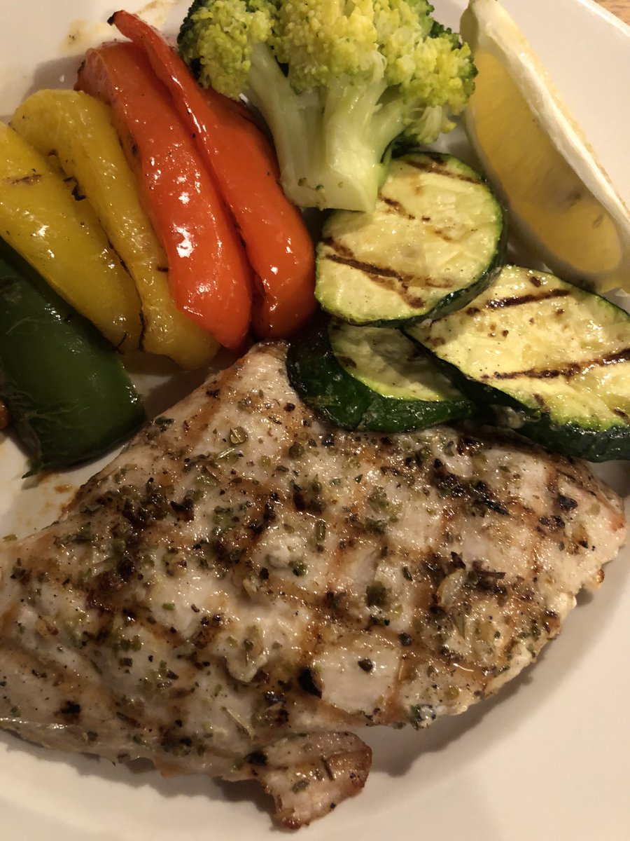 Feeling light tonight!

Open until 10! See you soon.

Open Sundays all of December!

#Grilled #Healthy