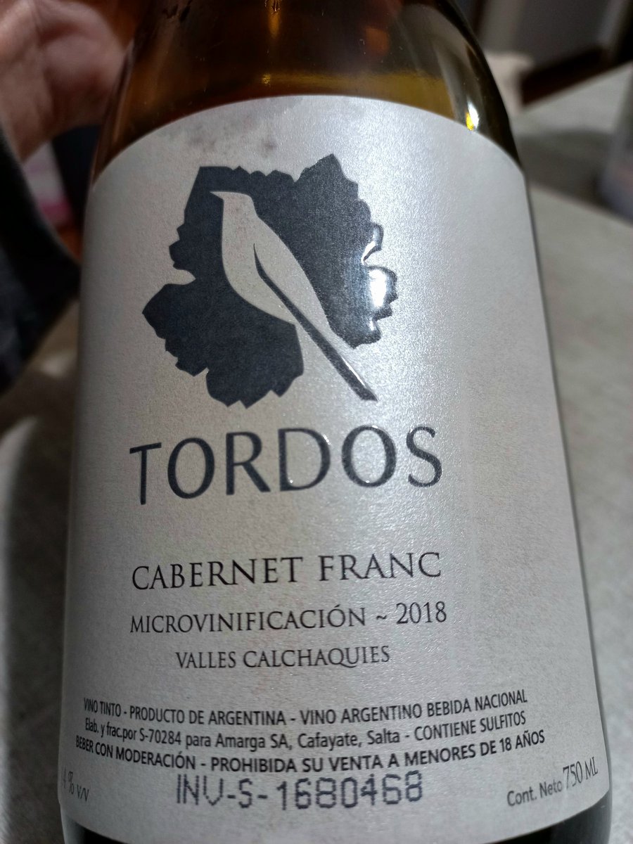 Locura de franc!
Con una pequeñas notas de evolución esta 18... un caramelito delicioso!
La sutileza de los valles calchaquies en esta botella.
Si es Paco, es bueno.