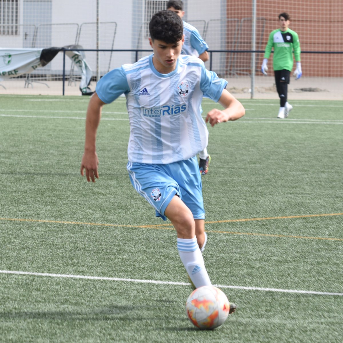 🧞‍♂️ 𝙐𝙣 𝙭𝙚𝙣𝙞𝙤 𝙥𝙖𝙧𝙖 𝙖 <a href="/SEFutbol/">Selección Española Masculina de Fútbol</a> 

💫 Andrés Antañón, futbolista da <a href="/CanteiraCeleste/">Canteira Celeste</a> e con pasado na Selección Galega, recibe a chamada da <a href="/SEFutbol/">Selección Española Masculina de Fútbol</a> sub 17 para participar nunha concentración

💙 Dálle, Andrés!

🔗 buff.ly/487nkCx