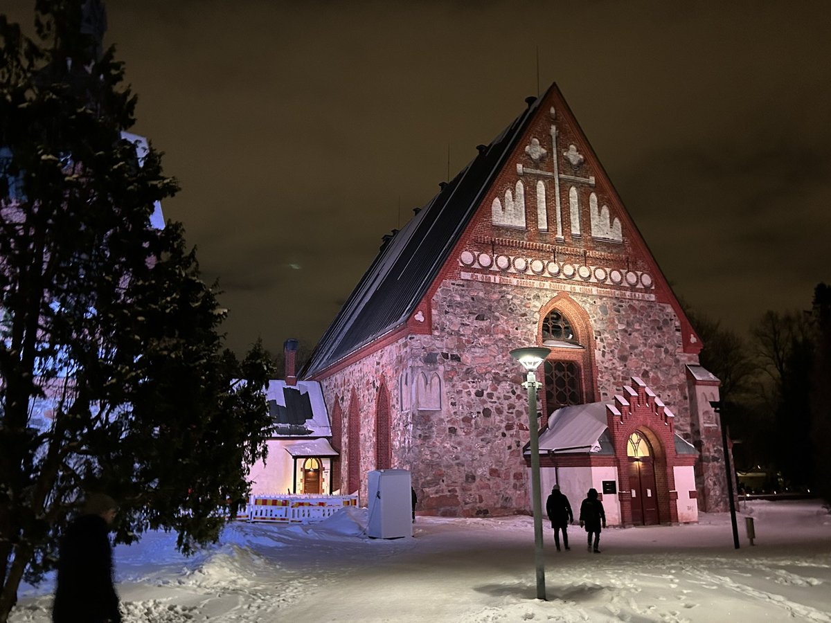 Hyvää joulun odotusta Vantaalta! Vantaan Lucia kruunattiin 5.12. tunnelmallisessa Pyhän Laurin kirkossa. 
#Vantaa #Lucia #joulu