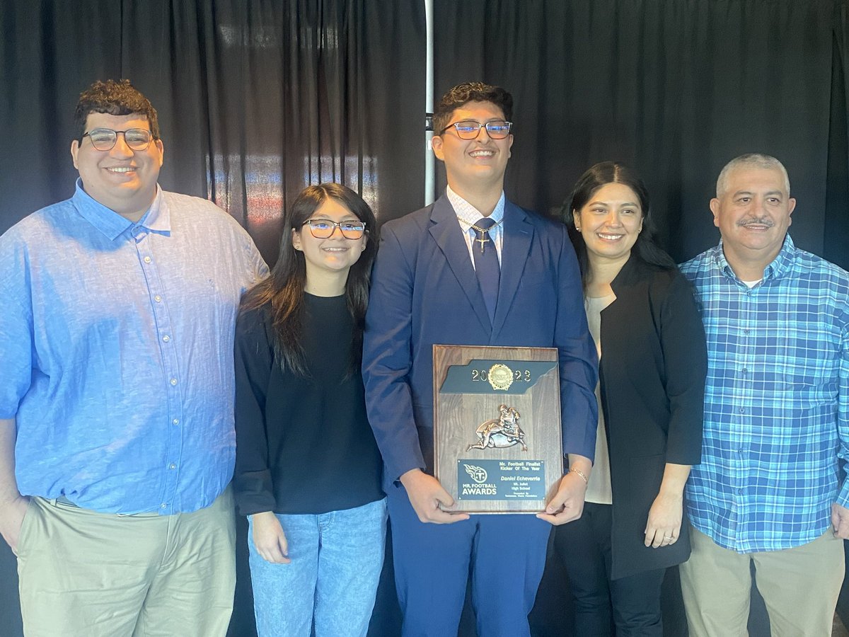 MJGOLDENBEARFB's tweet photo. Congrats to Daniel Echeverría on an outstanding season culminating in being named a Tennessee Titans Mr. Football Finalist and getting honored today at Nissan Stadium. It was an awesome event and Daniel was also one of a select few finalists that are underclassmen. We are not sad to have the #1 senior and sophomore kicker in black and gold next fall. The future of the foot is bright on the mountain! #MJDNA