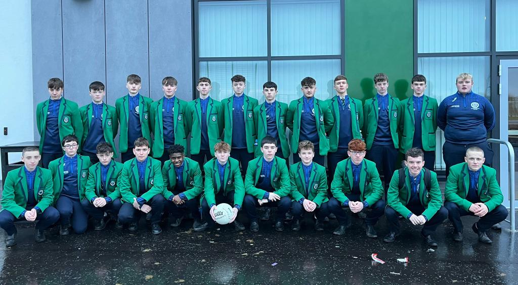 GaryMBrennan's tweet photo. Absolutely delighted for the squad and management.

Ulstwr Champions🏆🟢🔵

Very proud of them all.

What a performance from start to finsh!

Thank you to Agnews bus company for sponsoring the squads 1/4 zip tops. https://t.co/Mpa4vRlfjR