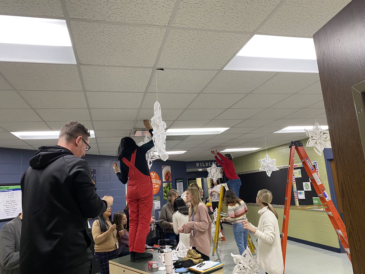 Maplebrook_203's tweet image. The Maplebrook Elves prepared a special surprise for our December Fun Day tomorrow! ❄️