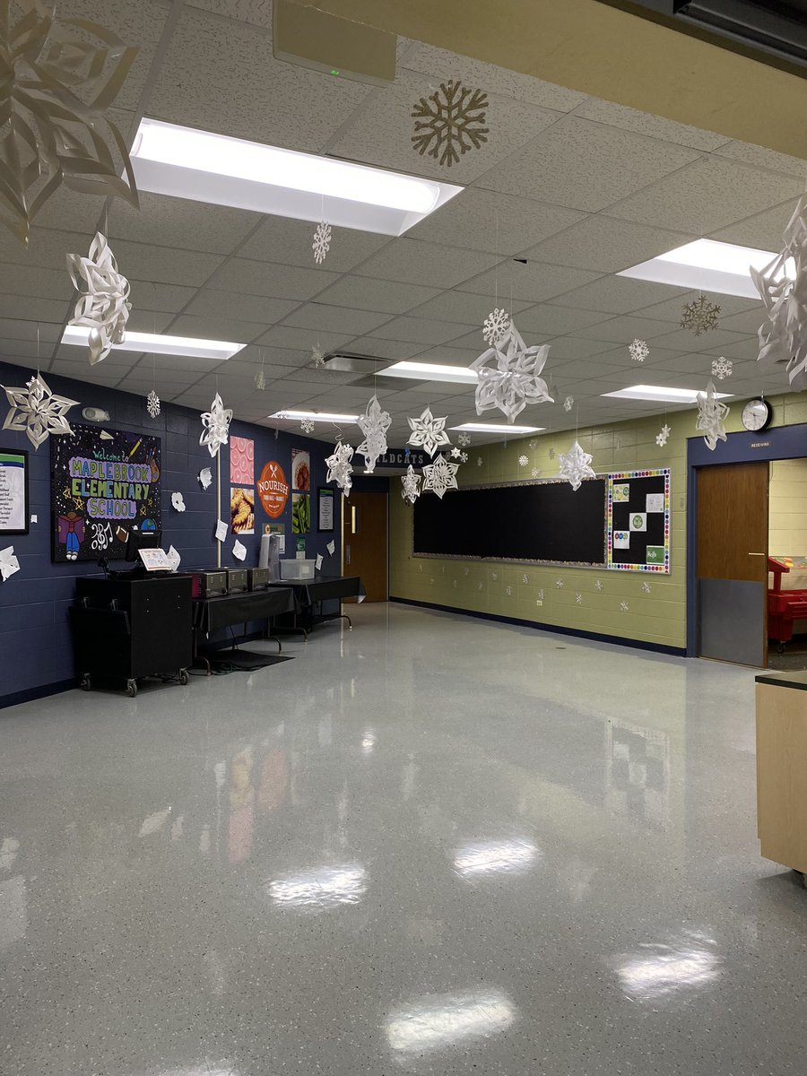 Maplebrook_203's tweet image. The Maplebrook Elves prepared a special surprise for our December Fun Day tomorrow! ❄️