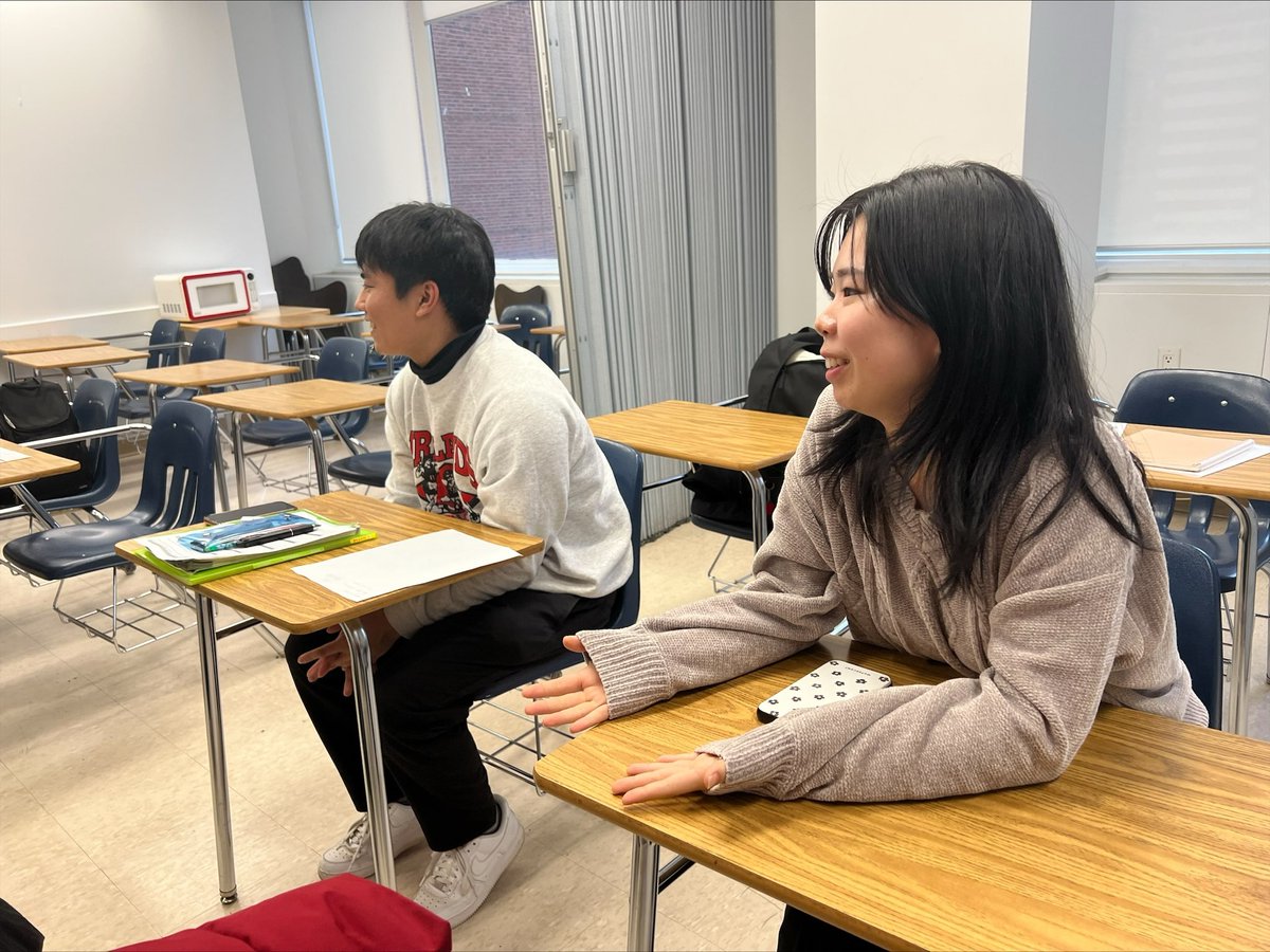 Exploring the art of expression in today's English Club session! 📚✨ Students honing their skills with descriptive vocabularies. Language learning has never been so vibrant! 💬🌟

#UMC #umctoronto #umcmontreal #languagelearning #languageschool #language #umchighschool #canada