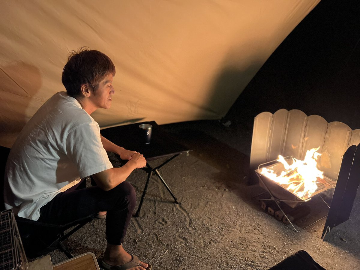 _fujiwada_'s tweet photo. 今日もめちゃくちゃ寒いですね🥶
寒い日は特に焚き火に当たりたくなる🔥
今週末はキャンプの予定だけど無事に行けると良いな😊
#キャンプ好きな人と繋がりたい #コールマン #billabong #yuki #TerminalG #ライブtシャツ
#スプラッシュガーデン秩父 #埼玉 #夜空 #dod #ヤバイッス #ヘキサタープ https://t.co/IPxAmZLMLo