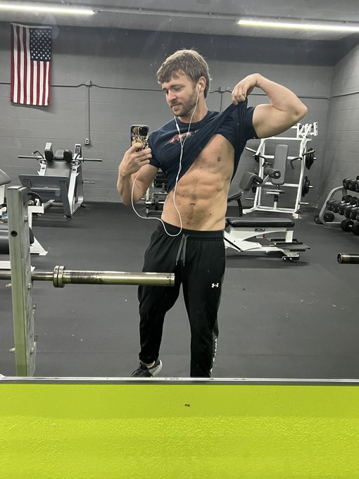 Had to take 2 months off from the gym from an injury but finally back at it and feeling AMAZING 🤩 So