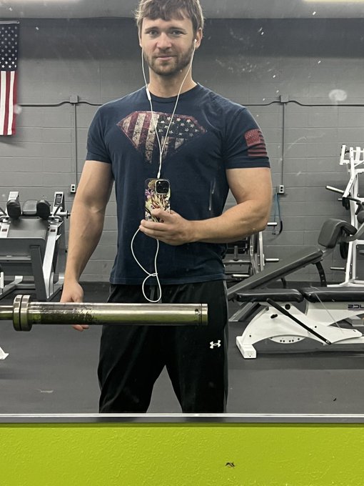 Had to take 2 months off from the gym from an injury but finally back at it and feeling AMAZING 🤩 So