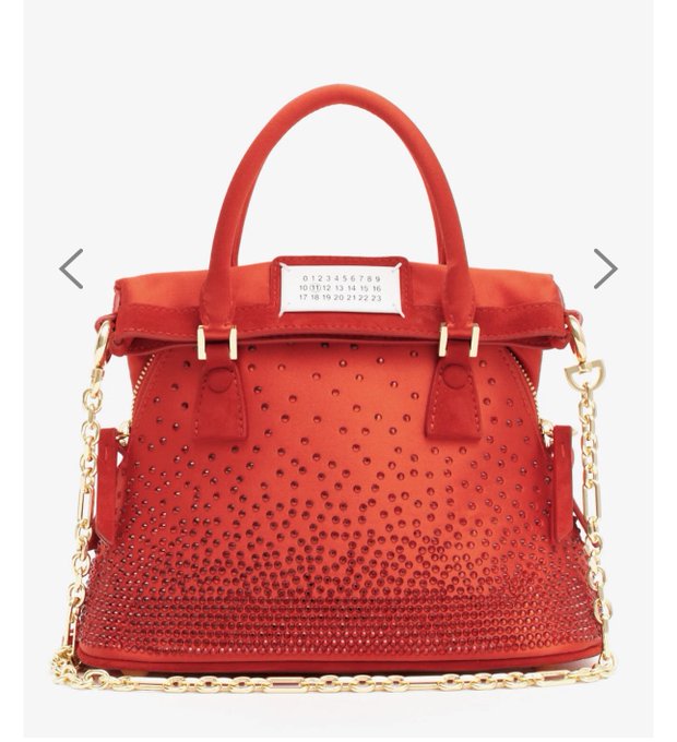 I wanna somebody to spoil me with this cutie bag for Christmas🥰 https://t.co/xgvT3tWuts