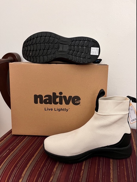 Designed for the drip, these Hydroknit waterproof boots are perfect to keep away everything from rain to slushy snow. This pair (and much, much more!) is currently up for bid on our online auction FUNDRAISER until Dec. 9th. We ship! #fundraiser #winter 32auctions.com/ReachStars2023