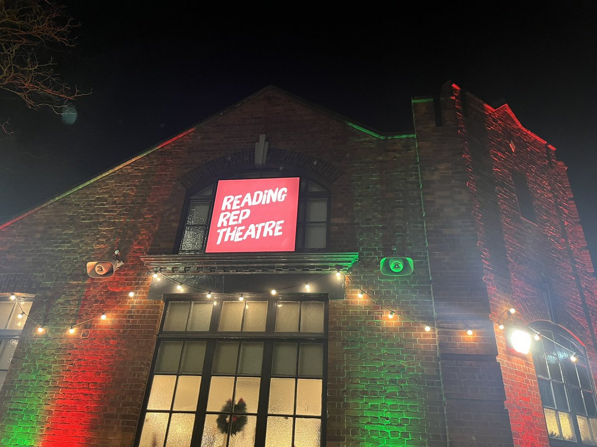 Great to be at <a href="/ReadingRep/">Reading Rep Theatre</a> tonight. Fab performance of ‘Its a wonderful life’ (love the film as well) Lovely atmosphere and really enjoyed the acting and performance. Great to see so many people there.