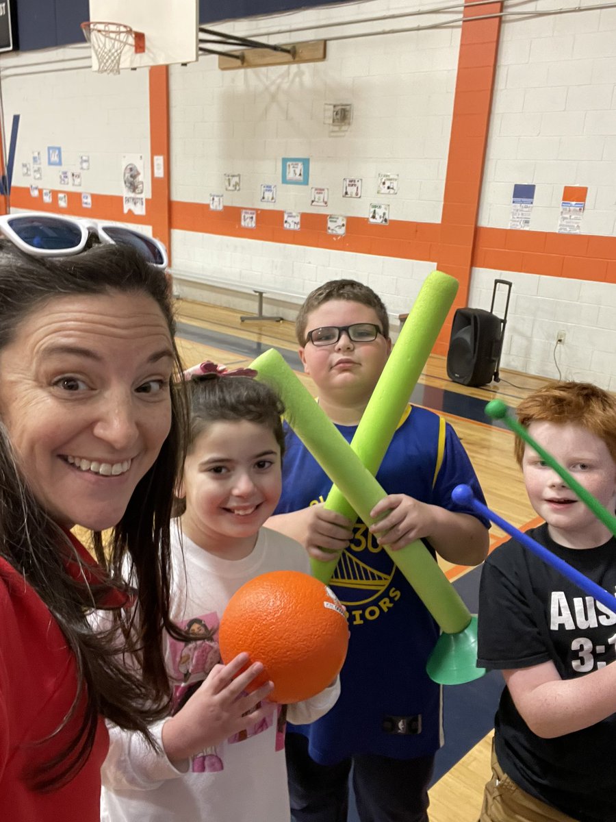 Had so much fun jumping in with <a href="/MsHolcomb5/">Ms. Holcomb</a> students during their PE class today with <a href="/MrIadarola_PE/">Geoff Iadarola</a> 
Thanks to Team Orange for letting me join their team so we could all practice our striking and rolling skills during a fun winter themed high energy game! 🦅🌲