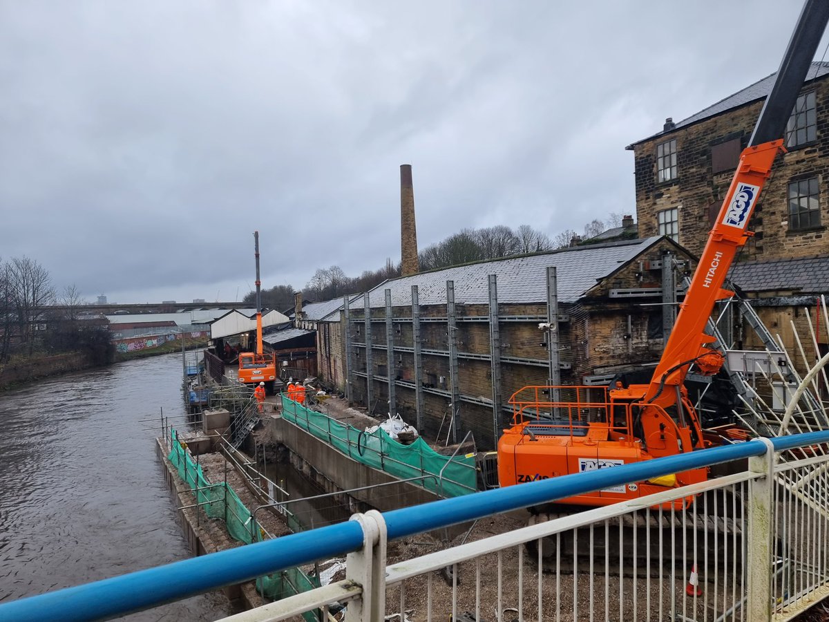 AGDEquipment's tweet image. A brace of Hitachi #MiniCranes working in #RestrictedAccess in Leeds for BAM Nuttall on the River Aire FAS.

No room to swing a cat? Call @AGDEquipment we’ve got the solution.
