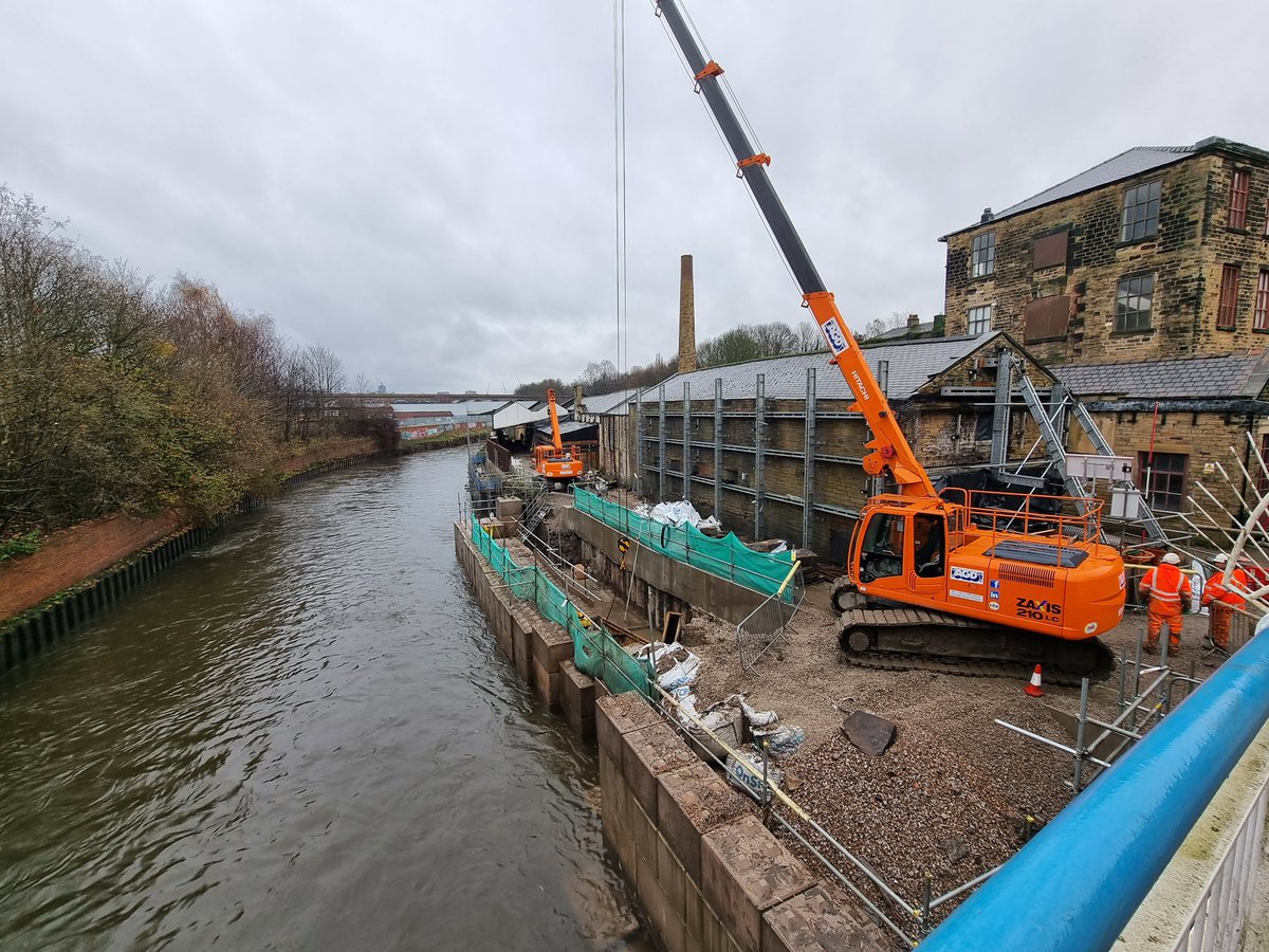 AGDEquipment's tweet image. A brace of Hitachi #MiniCranes working in #RestrictedAccess in Leeds for BAM Nuttall on the River Aire FAS.

No room to swing a cat? Call @AGDEquipment we’ve got the solution.