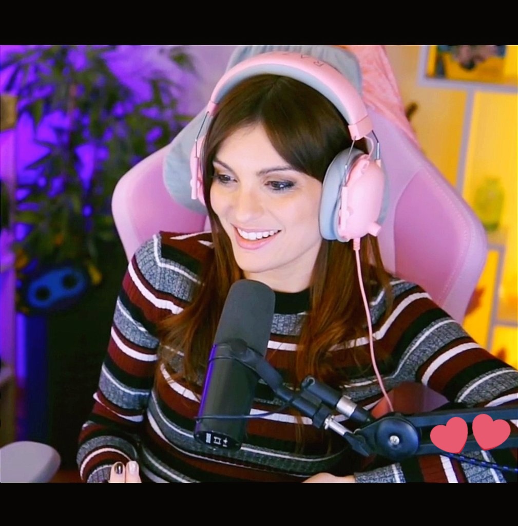 esevega28's tweet photo. @IamCristinini 
Gracias por el stream Bonita, dia charladito variado, videos trailers, risas y el juen Pokémon del día, ole ratito completo y a gustito, que descanses y pases linda noche, dulces sueños, TKM.💙😘💙😇 https://t.co/CK7jES28q5