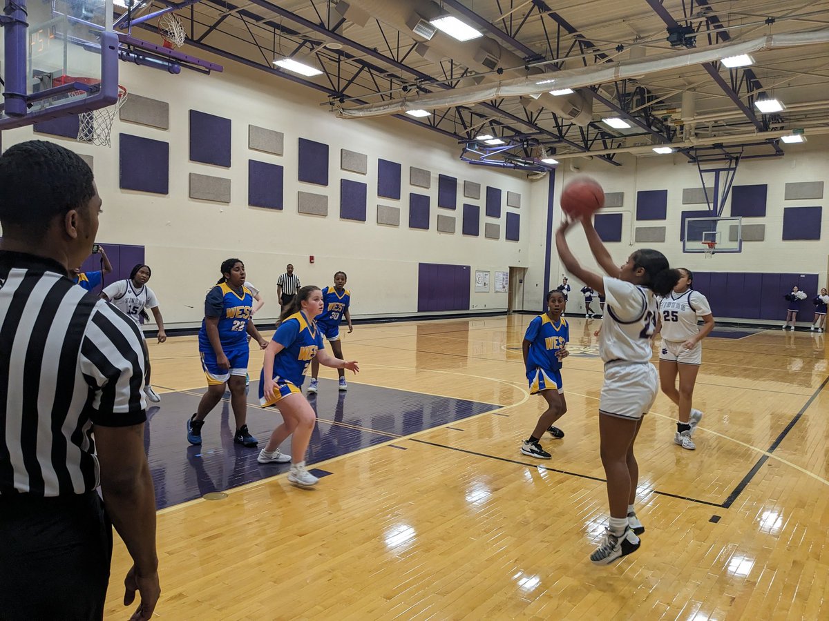 ksmithplsd's tweet photo. @RidgeviewPLSD 8th grade Lady Tigers are taming the Lions on the court tonight against Gahanna West. https://t.co/pNjtQTMzuK