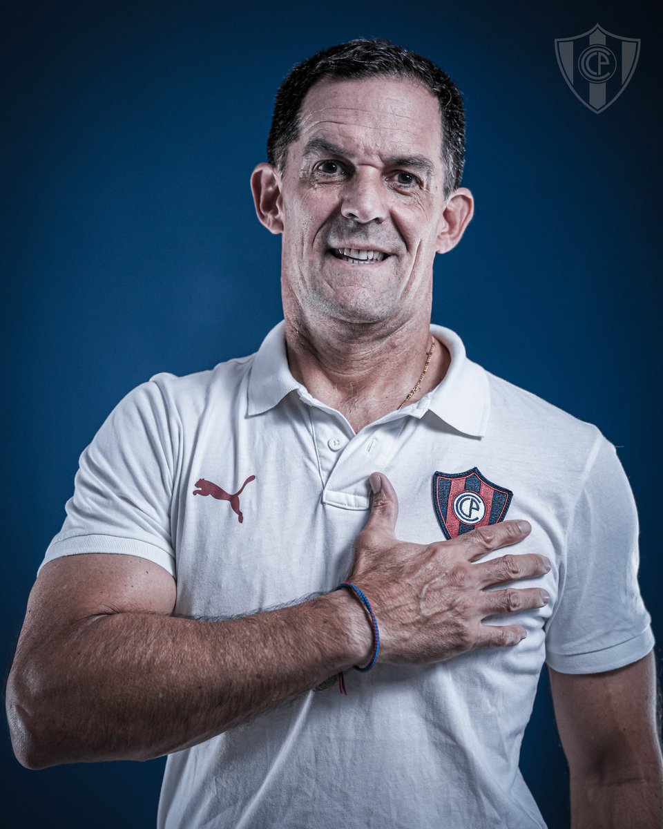 CCP1912oficial's tweet photo. ¡El escudo se lleva del lado del corazón y hay que defenderlo con el alma! 🛡️💙❤️

✍️ Víctor Bernay, entrenador del Ciclón de Barrio Obrero 🌪️🔵🔴 https://t.co/xLsSB3igND