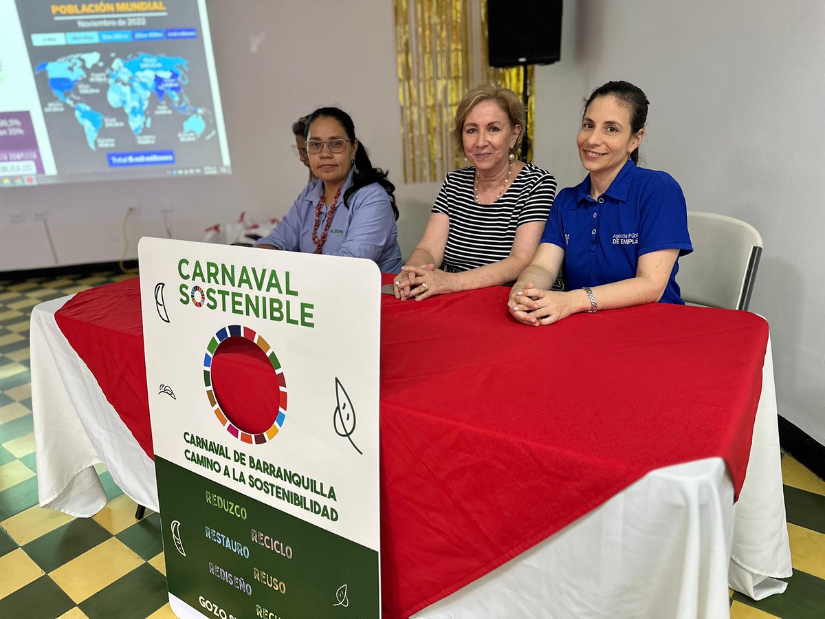 Carnaval_SA's tweet photo. ¡Carnaval camino a la Sostenibilidad!♻️
Con capacitación en Servicio al Cliente emprendimos, junto a @alcaldiabquilla, @pca_politecnico y @SenaAtlantico, proceso de formación para 120 recuperadores ambientales, que liderarán labores de recolección de residuos en el #Carnaval2024. https://t.co/kKmqP51OpH