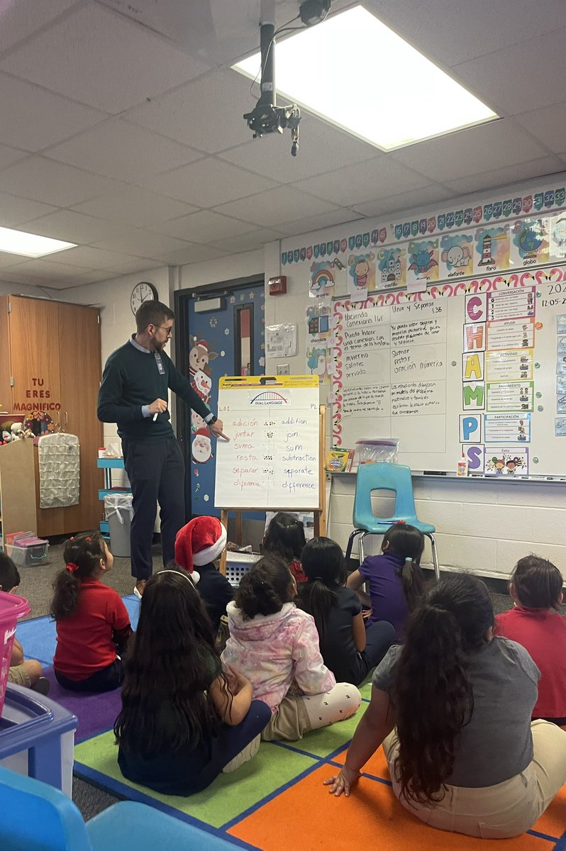 MsYanez8's tweet photo. Thank you to @JMoreno_Munoz for coming to model a lesson. 😊🙏🏼📝✍🏼 https://t.co/JUoyCQ5wi8