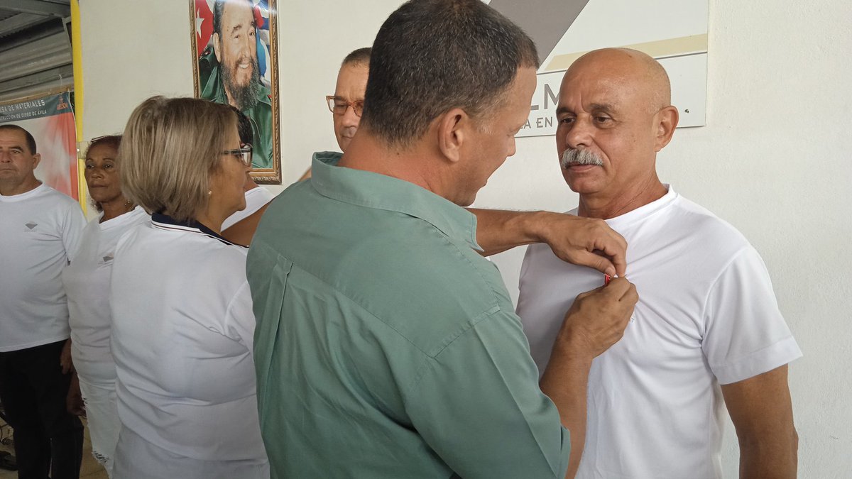 Emp_Avilmat's tweet photo. ✅A propuesta del @CubaMicons y el Sindicato Nacional de Trabajadores de la Construcción, se acordó otorgar la Distinción "Armando Mestre Martínez" a nueve trabajadores del sector que han mantenido una destacada trayectoria e ininterrumpida labor por más de 20 y 25 años https://t.co/7f2uYHEhhh