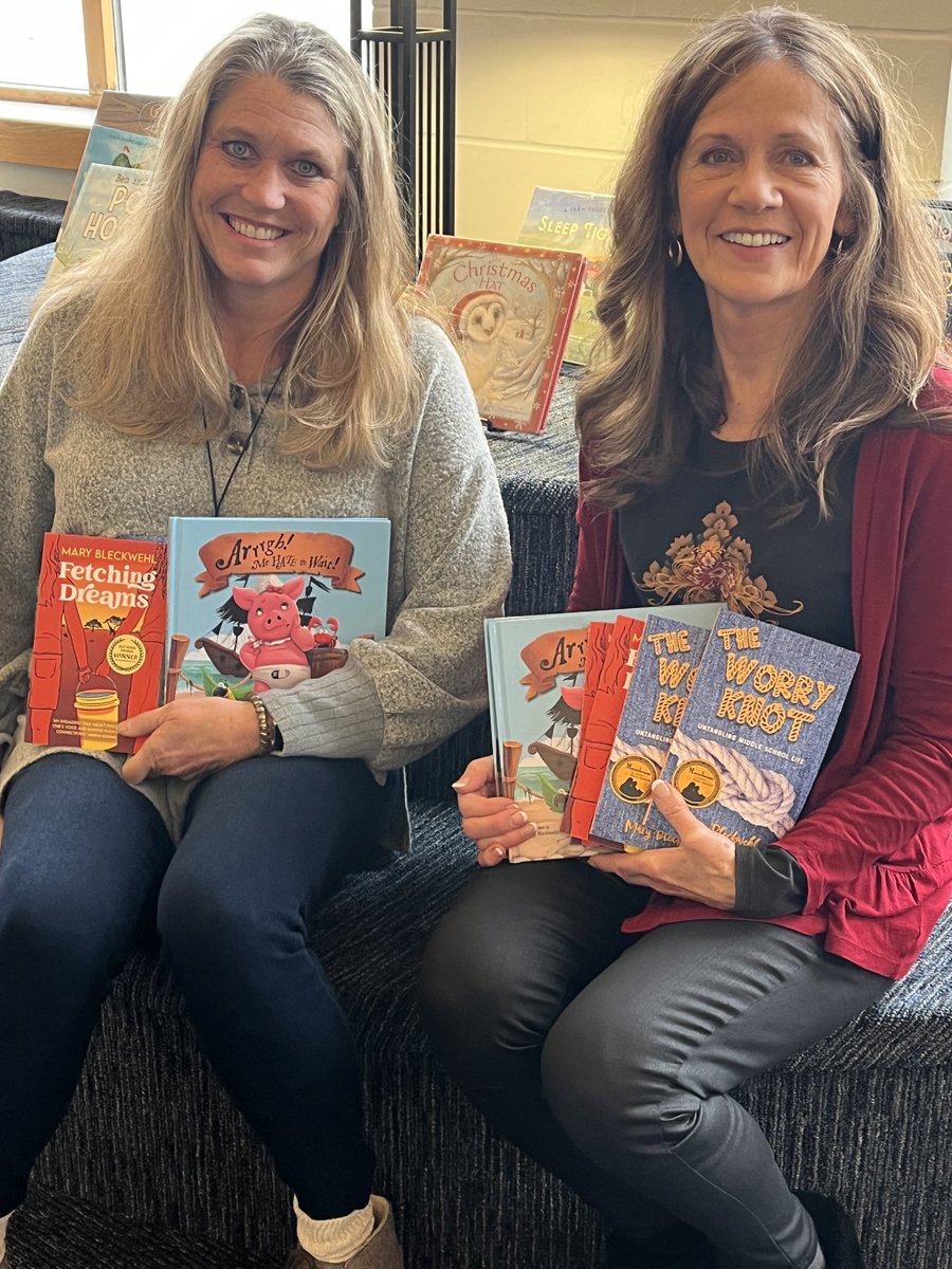 MaryBleckwehl's tweet photo. Tis the season to give! Donated 9 of my new books to local school media centers today! #readersrule #mediaspecialists #schoollibraries https://t.co/zYoqZQVKJy