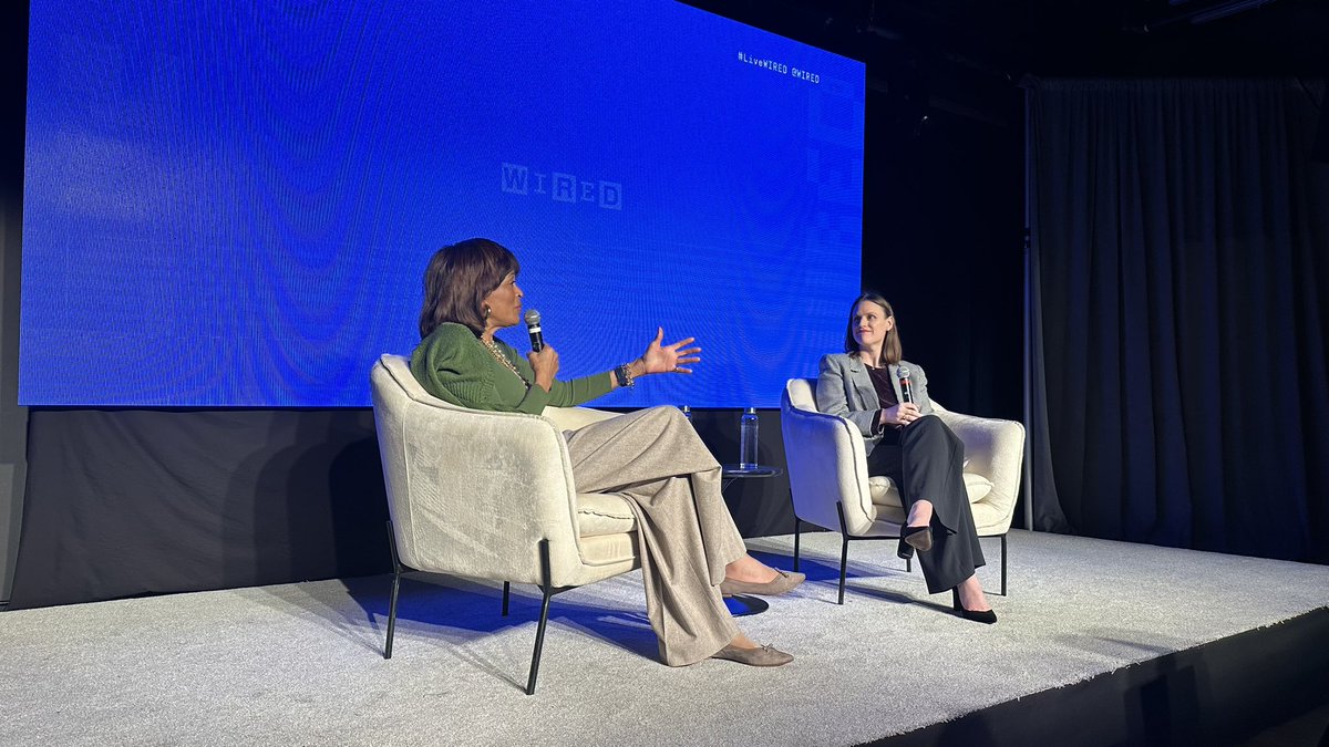 aaronbenitez_'s tweet photo. Wow. Faye Wattleton from @QCHardware talking about quantum computing at #LiveWired. She's been learning the science behind QC for the last seven years and now talks about it at tech conferences. An inspiration. https://t.co/EPdJUKtuDl