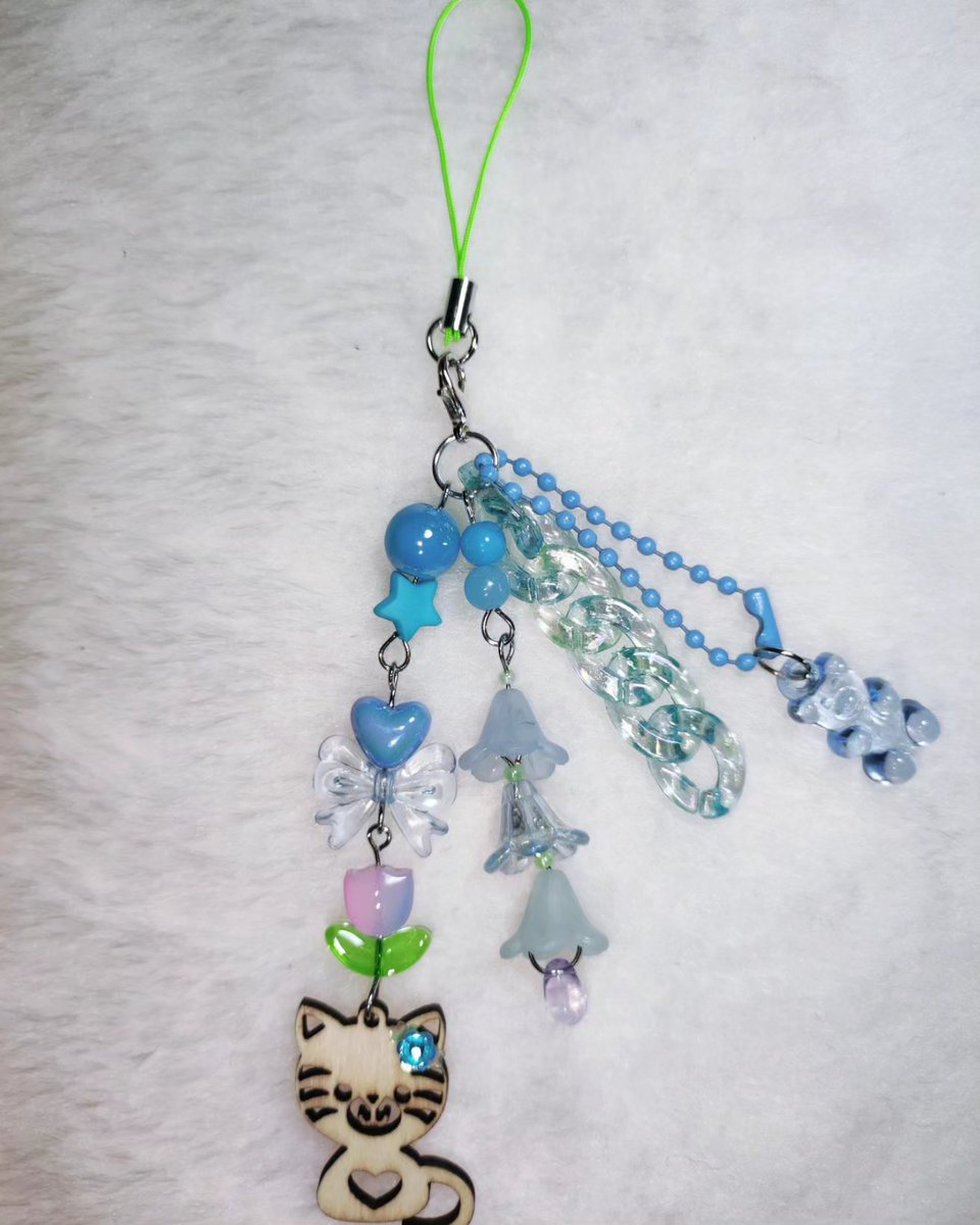 ✧ Blue wood cat phone charm ✧  available at my Etsy shop
-
We are close to Xmas and it's the perfect date to gift presents to your loved ones!
-
Freebies included with every order
-
vanquisherscharm.etsy.com/listing/161580…
-
Do not copy/Reupload
-
#catlovers #phonecharms #etsyseller #bluebeads