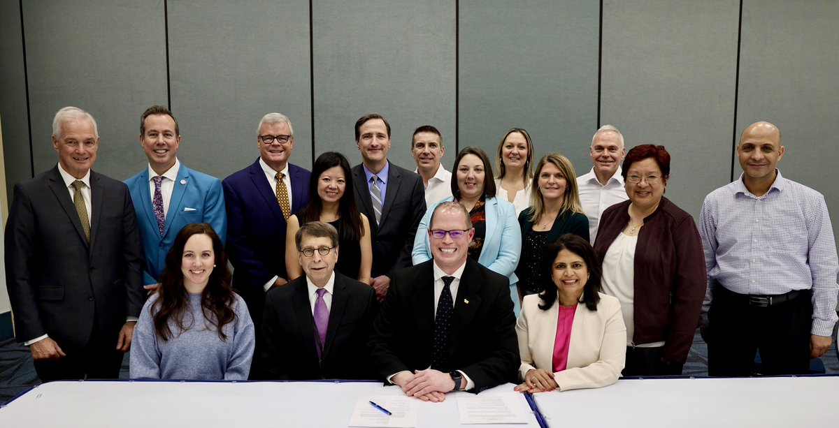 Today is a historic day for <a href="/CSHP_SCPH/">CSHP/SCPRS</a> and <a href="/ASHPOfficial/">ASHP</a> as we signed a memorandum of understanding which will serve to benefit our members on both sides of the border, and the patients we all serve. Looking forward to this collaboration. @IndigenousPharm <a href="/CSHPBCBranch/">CSHP BC Branch</a> #pharmacy