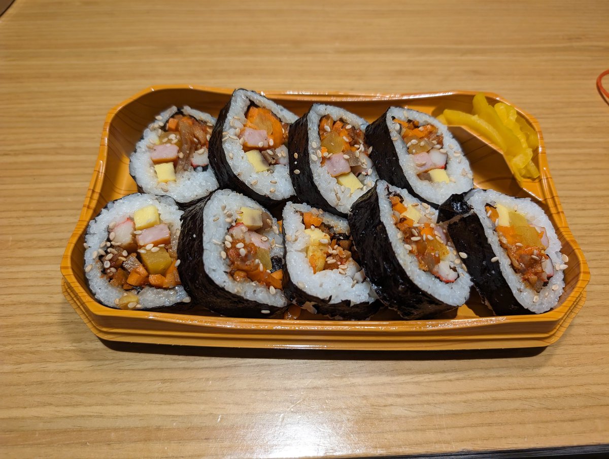 Tommy_wanders's tweet photo. 昨日も寝落ちで爆睡でした…まあ早起きできるから結果的に得だからいいけどね笑

昨日の夜はロッテマートでお土産買ったりしてたからついでに夕飯も購入。350円のキンパと150円のカップ麺。
レベルとコスパの高さにびっくり…
日本で700円くらいするキンパより美味かったぞ

#trip #SFC修行 #Busan https://t.co/IidIcZjL05